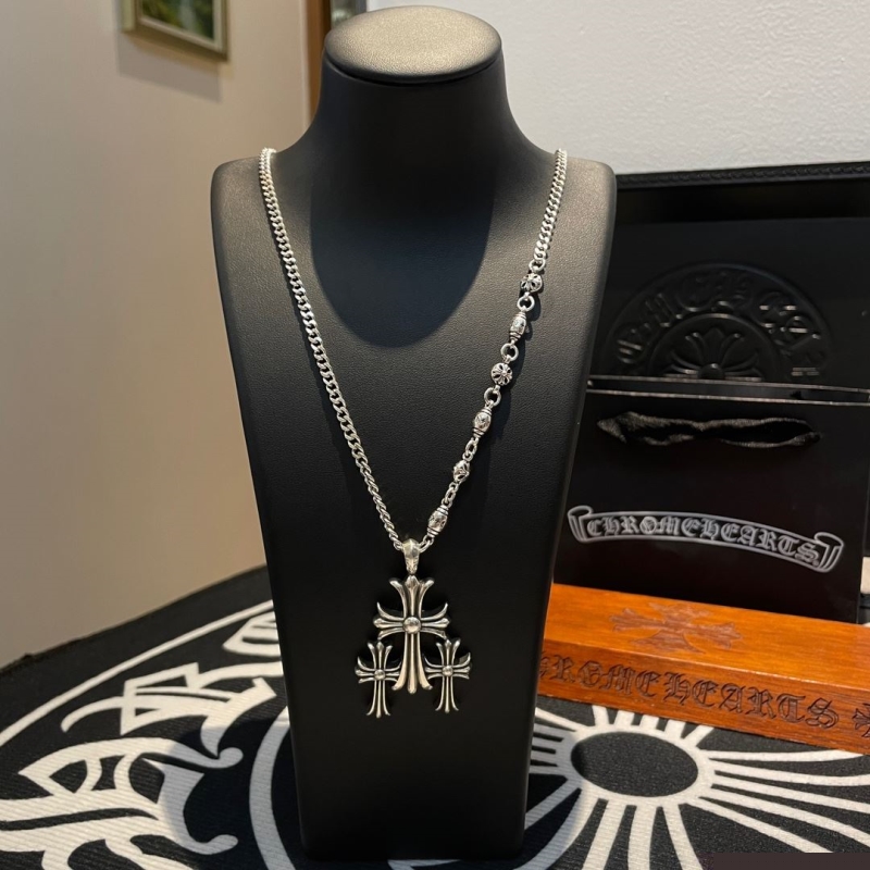 Ch**me He**ts necklaces